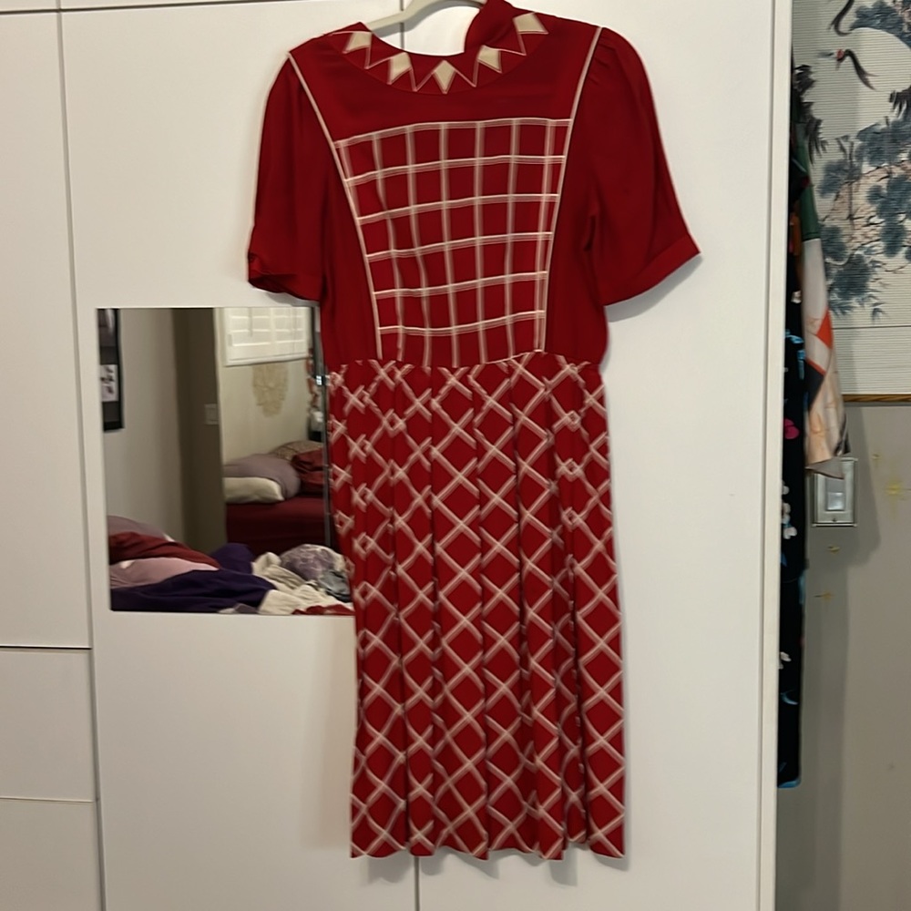Vintage women’s size 8-10 60’s dress